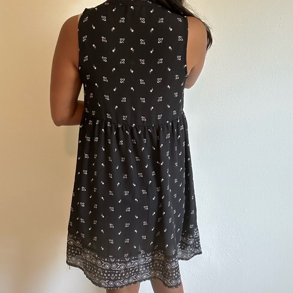 Old Navy Black and White Patterned Mini Dress - Picture 2 of 4